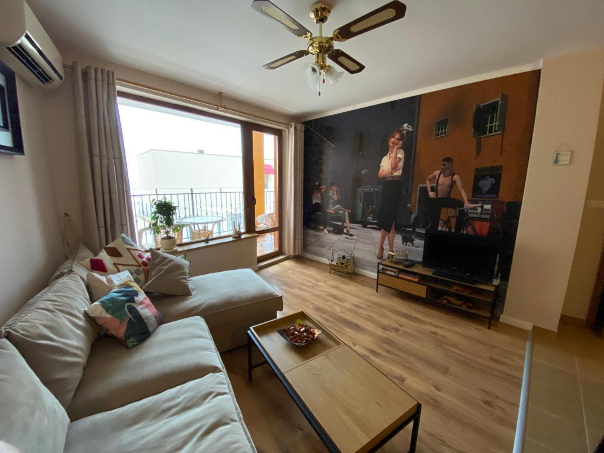 Supreme Danieli - Holiday Apartment By The Sea Балчик Екстериор снимка